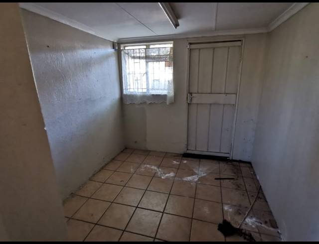40M² OFFICE RENTED IN RUSTENBURG CENTRAL